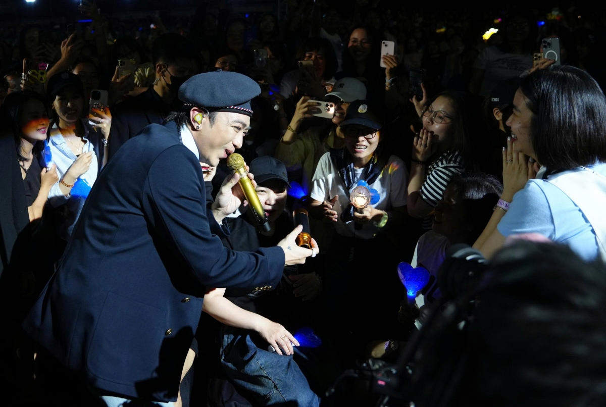 Soobin vào vai Captain "đốn tim" fan, tạ lỗi fan nhí bằng món quà đặc biệt